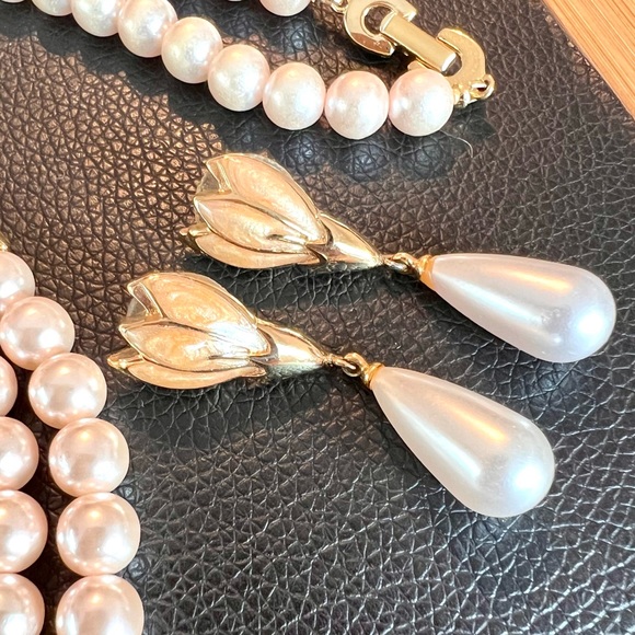 Vintage Faux Pink Pearls 3 Strand Necklace Earrings Set Art Nouveau Style - Picture 9 of 13